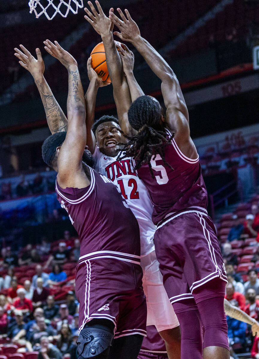 UNLV guard Issac Williamson (12) battles up to the net against Montana Grizzlies forward Te&#03 ...