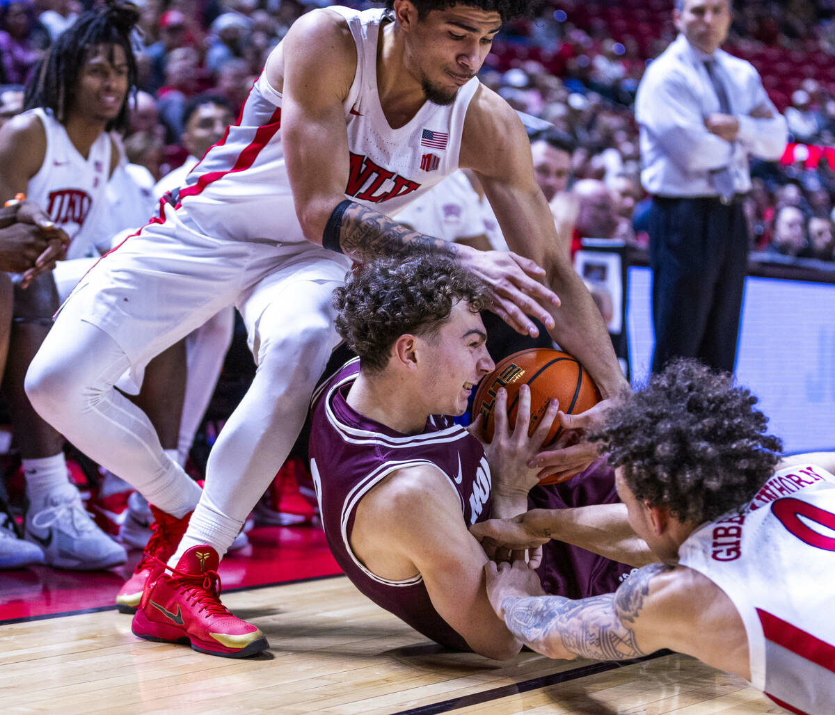 UNLV guard Al Green (7) and UNLV guard Dra Gibbs-Lawhorn (0) fight for a loose ball with guard ...
