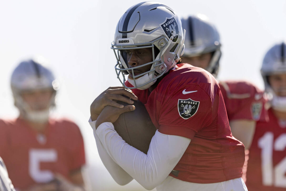 Raiders quarterback Geno Smith (7) runs through a drill during the team’s practice at th ...