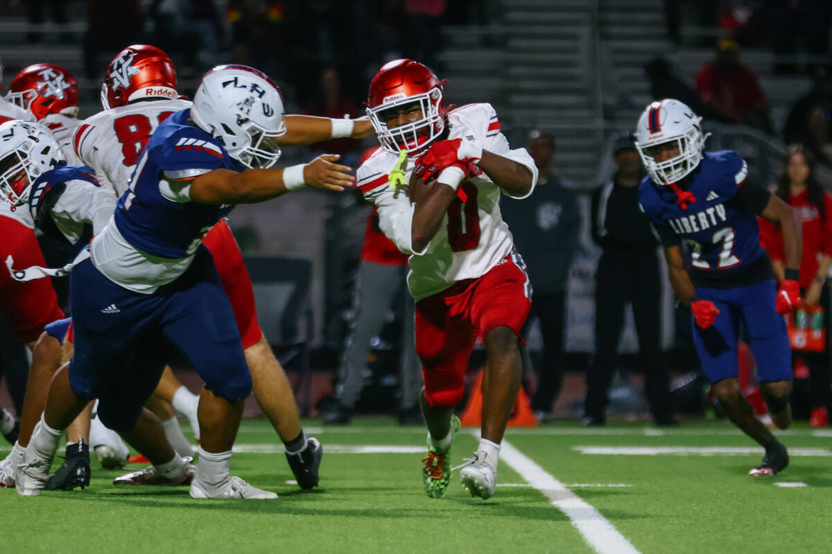 Arbor View running back Kamareion Bell (0) tries to evade a tackle during the open division sta ...