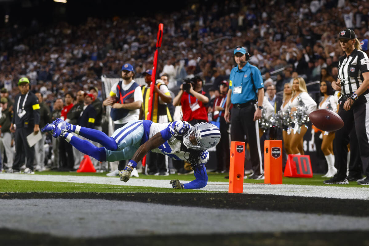 Dallas Cowboys wide receiver Ceedee Lamb (88) misses a touchdown pass during the second half of ...