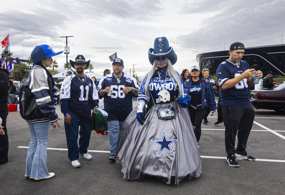 Dallas Cowboys superfan Catrina Star walks through the tailgate area before the start of a "Mon ...
