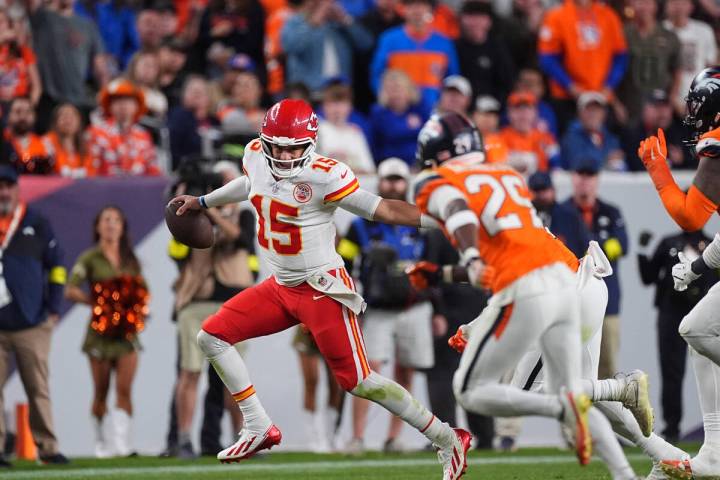 Kansas City Chiefs quarterback Patrick Mahomes (15) and Denver Broncos cornerback Ja'Quan ...