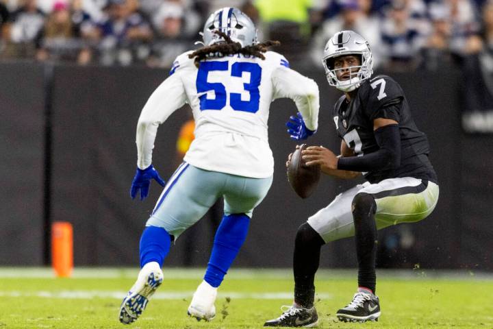 Raiders quarterback Geno Smith (7) is pursued by Dallas Cowboys defensive end James Houston (53 ...