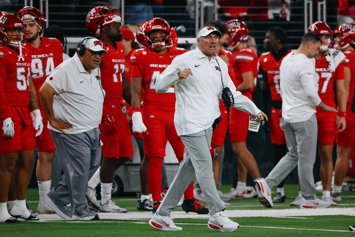 UNLV head coach Dan Mullen argues with the referee after one of his players was flagged for a p ...