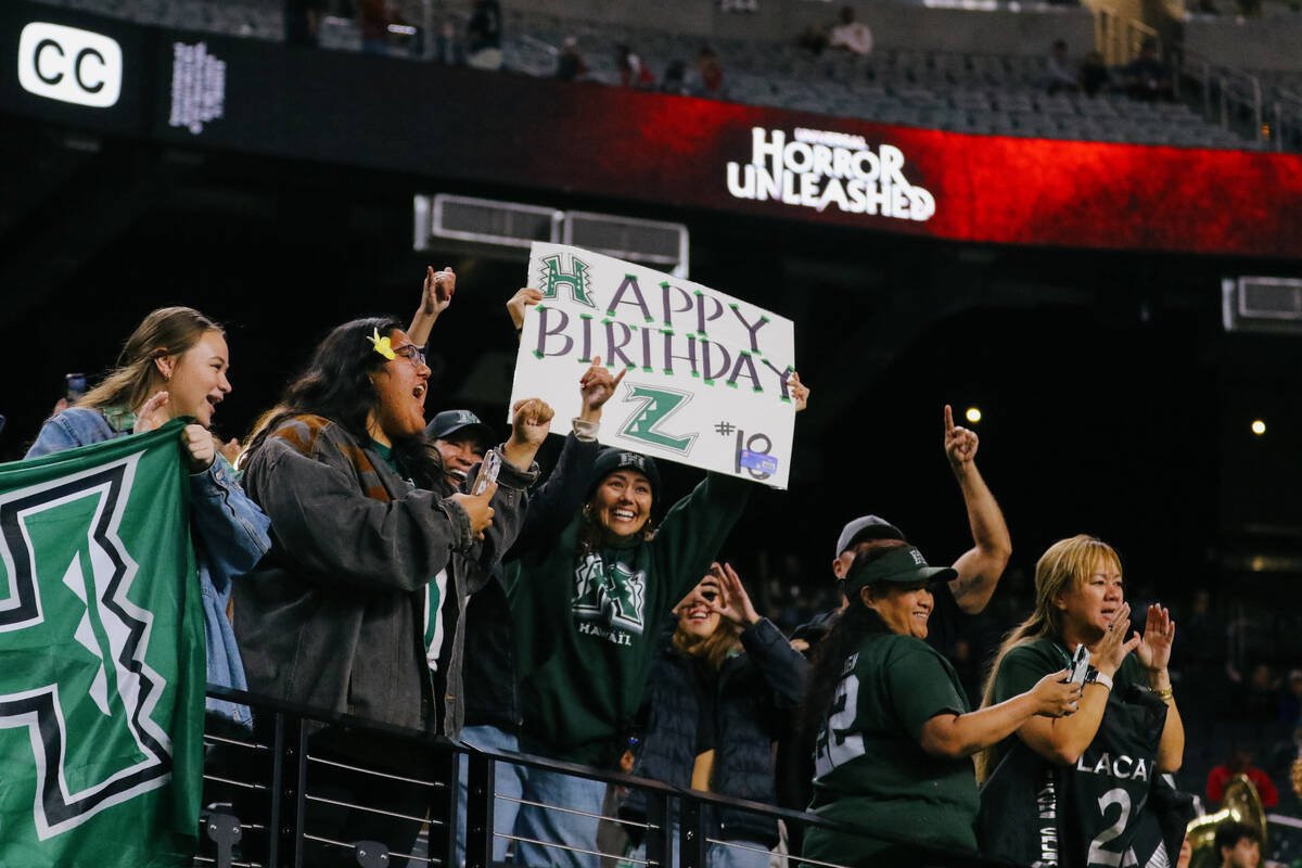 Hawaii fans cheer as their team runs out for warmups before the first half of the Ninth Island ...
