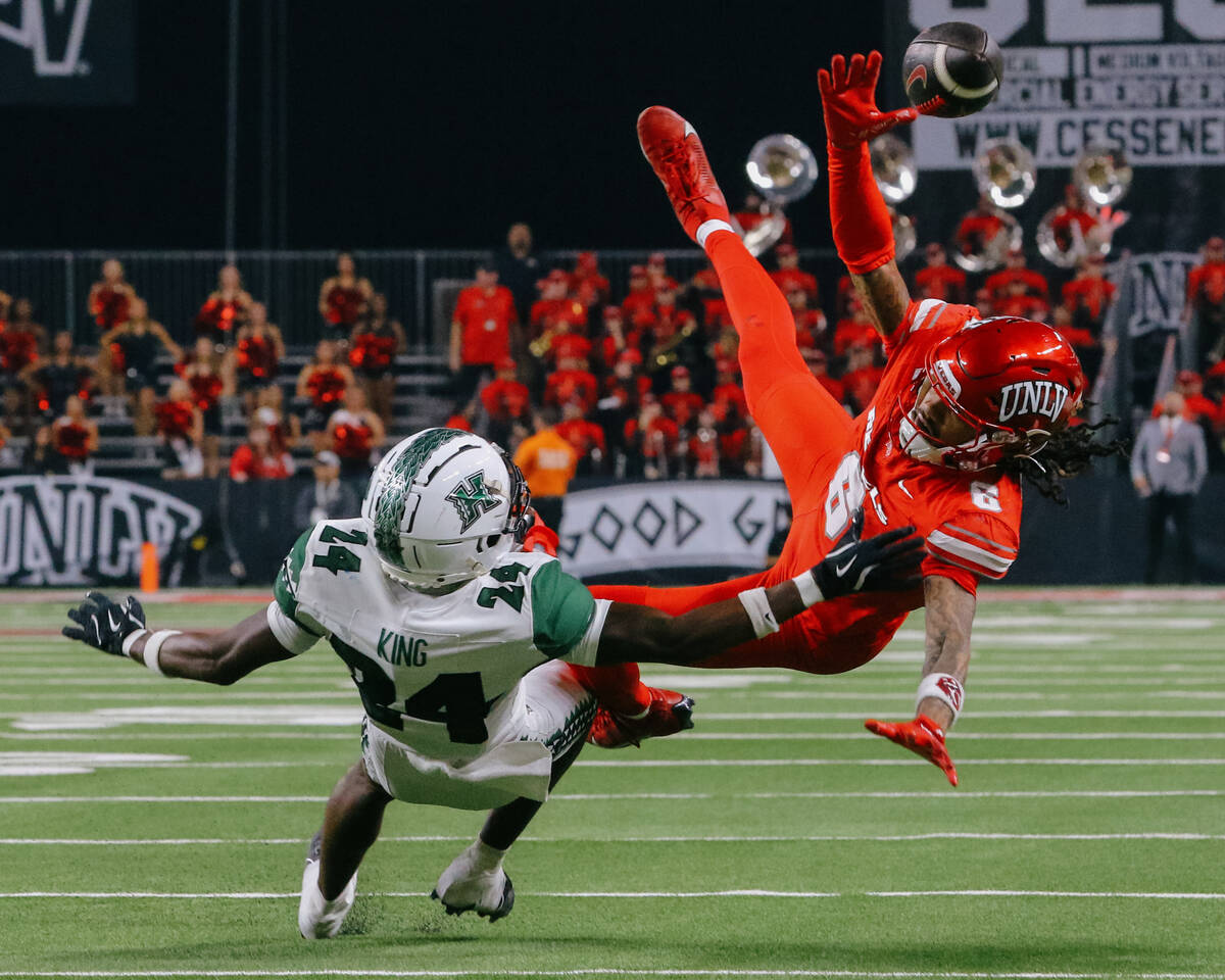 UNLV wide receiver Jaden Bradley (6) barely misses a reception after colliding with Hawaii defe ...