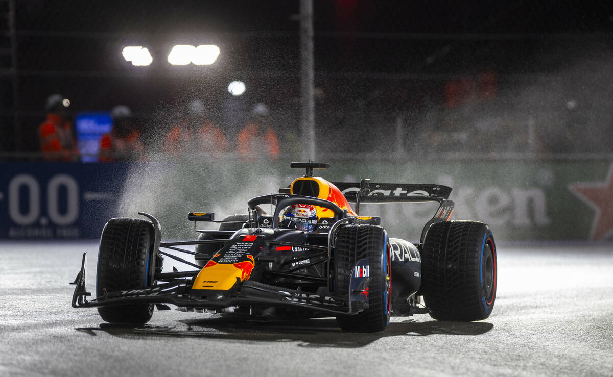 Red Bull driver Max Verstappen (1) navigates turn 1 in the rain during the qualifying race at t ...