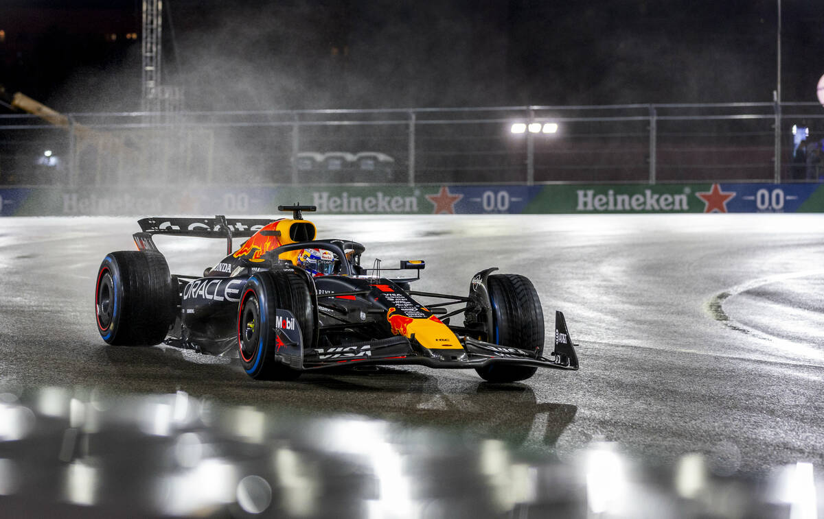 Red Bull driver Max Verstappen (1) navigates turn 1 in the rain during the qualifying race at t ...