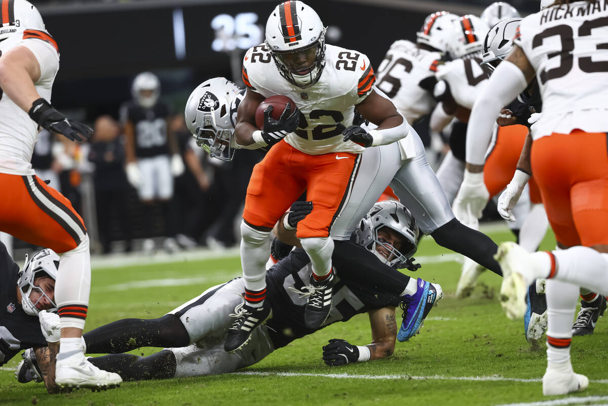 Cleveland Browns running back Dylan Sampson (22) gets tackled by Raiders linebacker Cody Linden ...