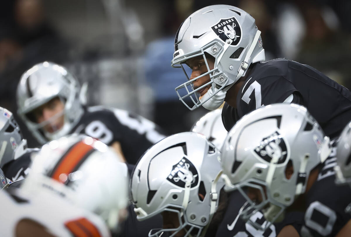 Raiders quarterback Geno Smith (7) looks on before a play against the Cleveland Browns during t ...