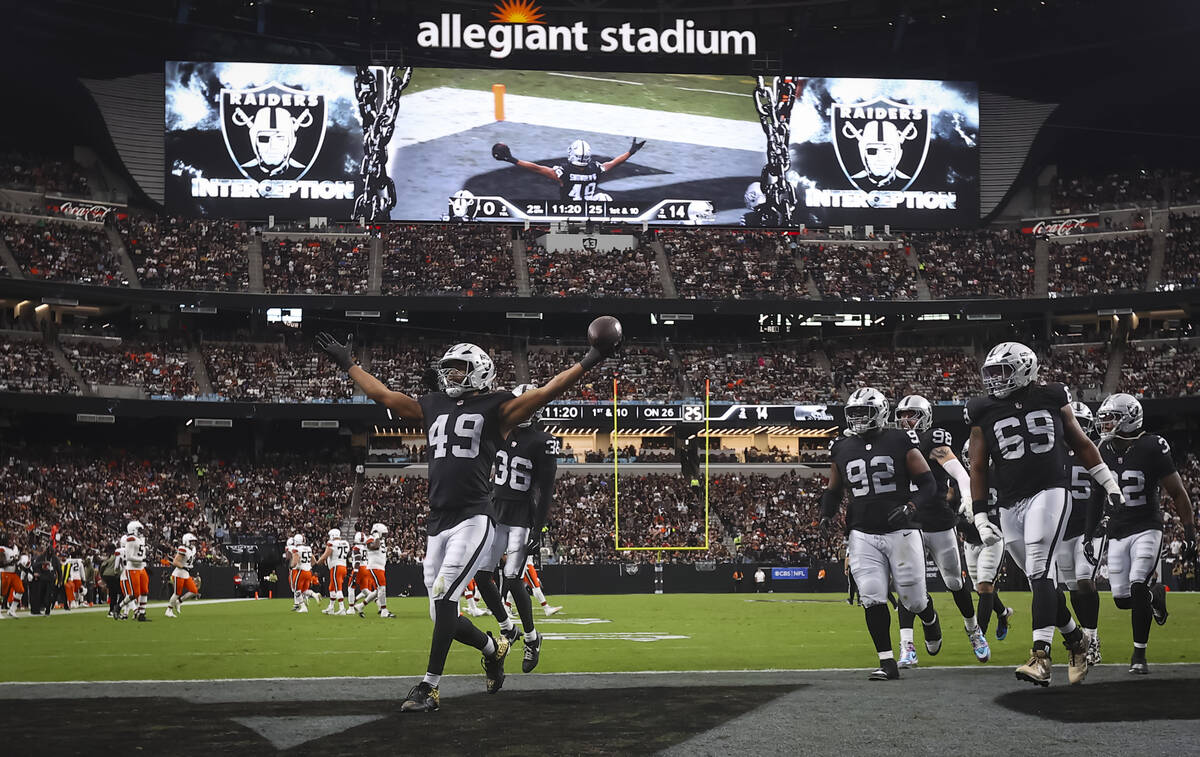 Raiders defensive end Charles Snowden (49) celebrates his interception against the Cleveland Br ...