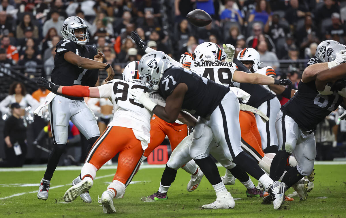 Raiders quarterback Geno Smith (7) throws the ball under pressure from Cleveland Browns defensi ...