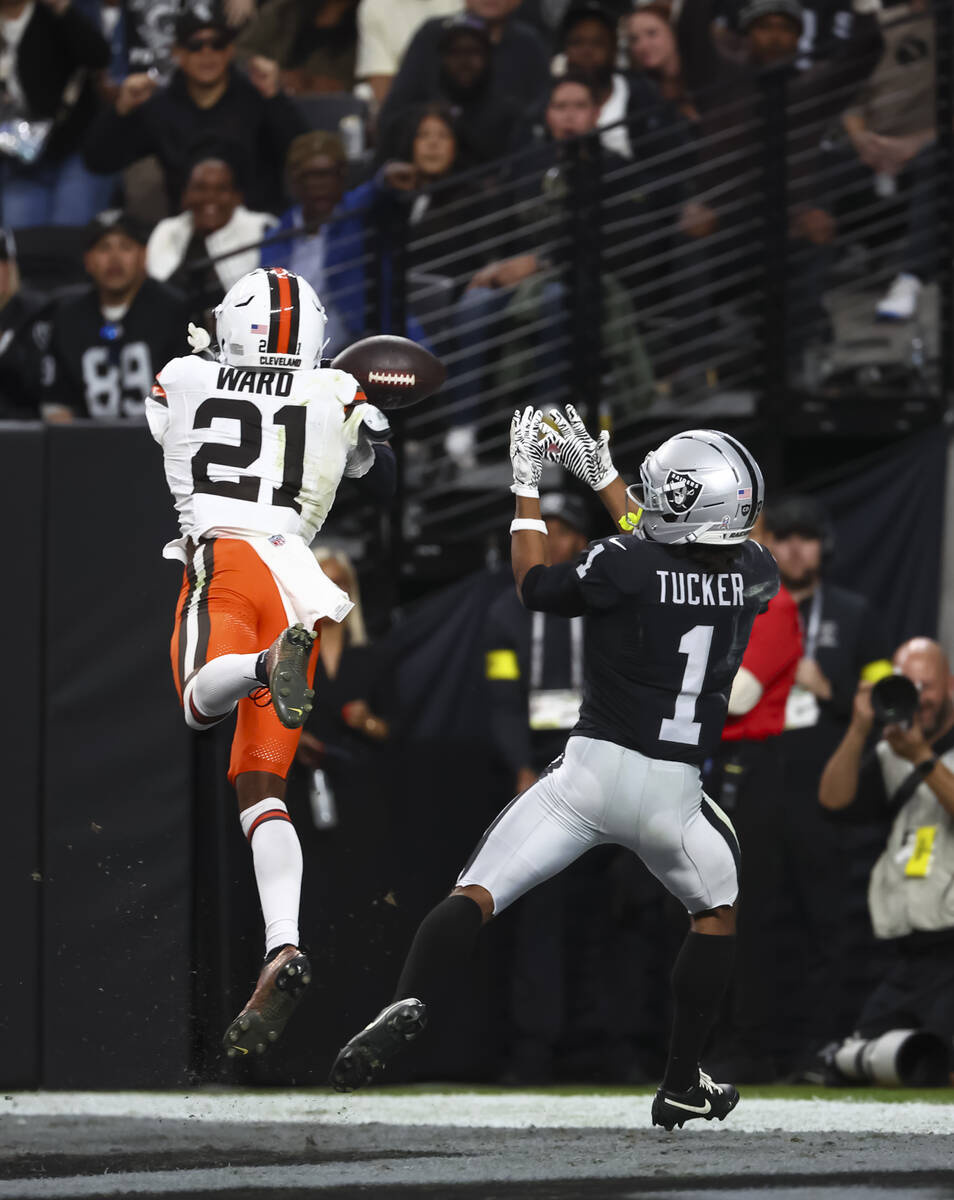 Cleveland Browns cornerback Denzel Ward (21) nearly intercepts a pass intended for Raiders wide ...