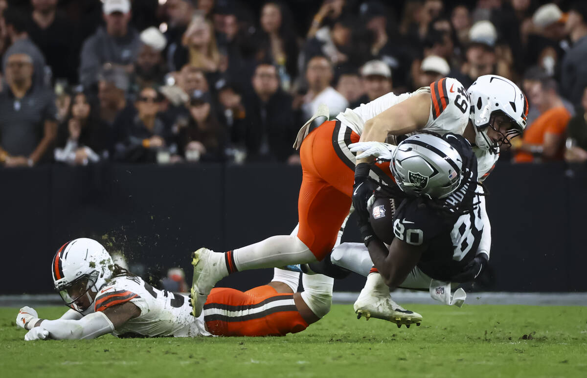 Cleveland Browns linebacker Carson Schwesinger (49) tackles Raiders tight end Ian Thomas (80) d ...
