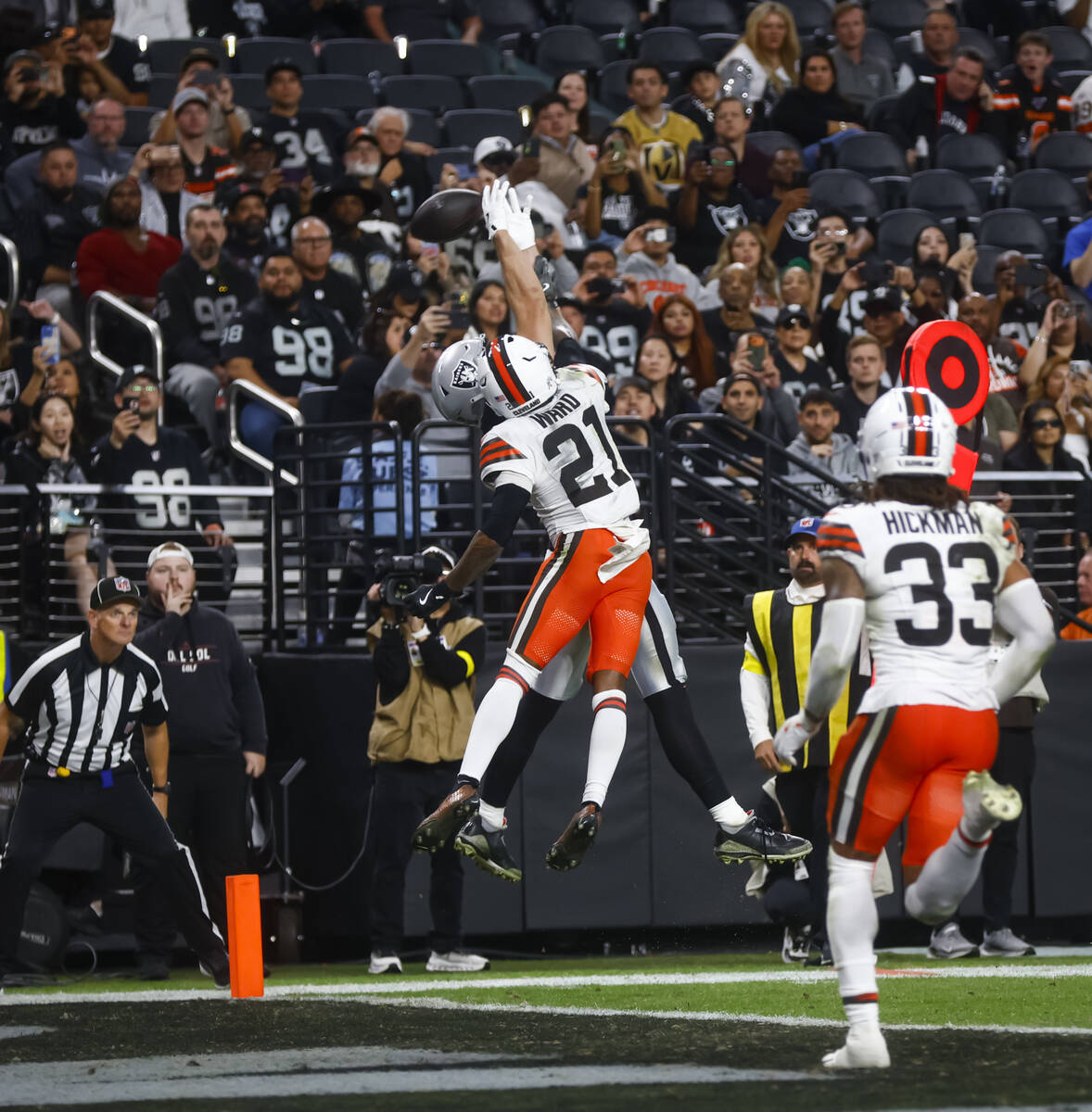 Cleveland Browns cornerback Denzel Ward (21) breaks up a pass intended for Raiders tight end Br ...