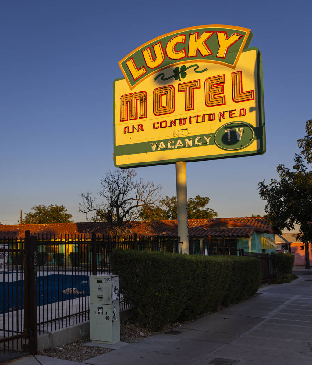 The former Lucky Motel is seen on Fremont Street by Maryland Parkway on Wednesday, Sept. 24, 20 ...