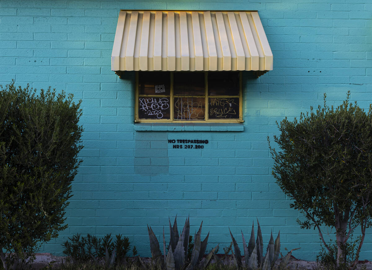 An exterior view of the former Lucky Motel is seen on Fremont Street by Maryland Parkway on Wed ...