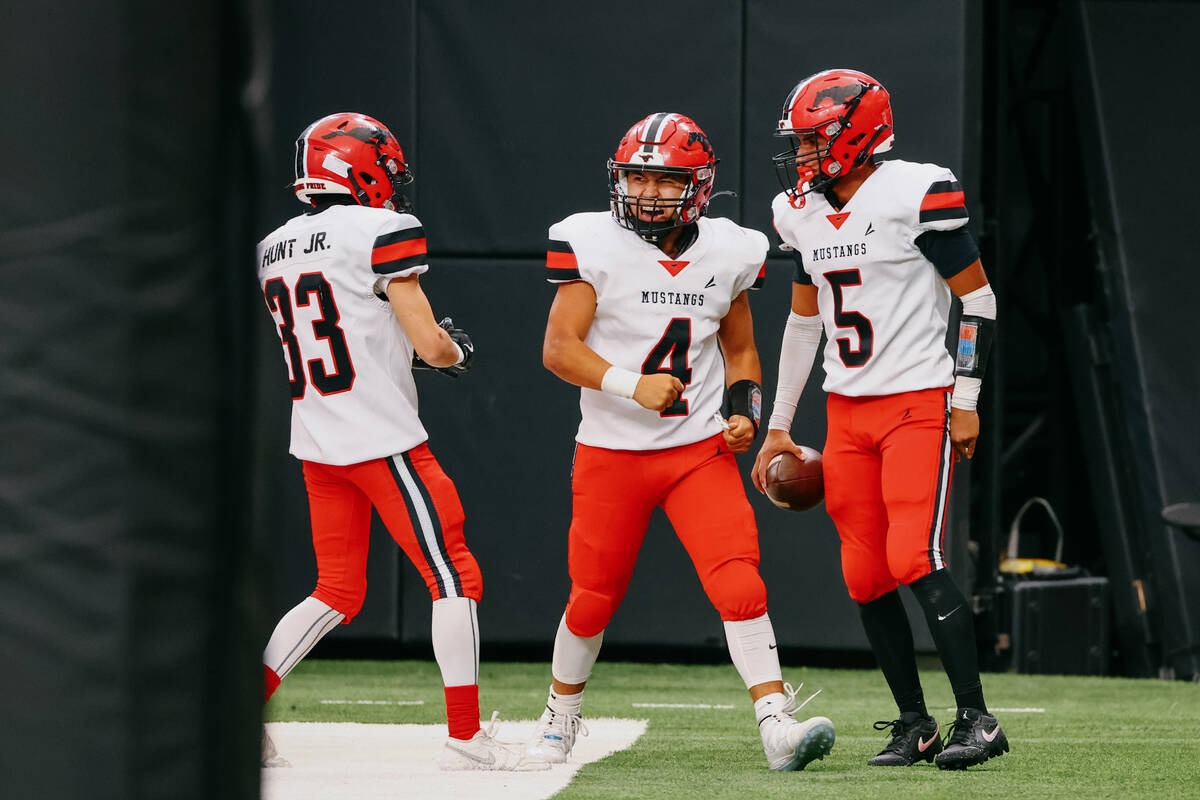 Pershing County running back Josiah Hunt (33), running back Trenton Rhodes (4), and wide receiv ...