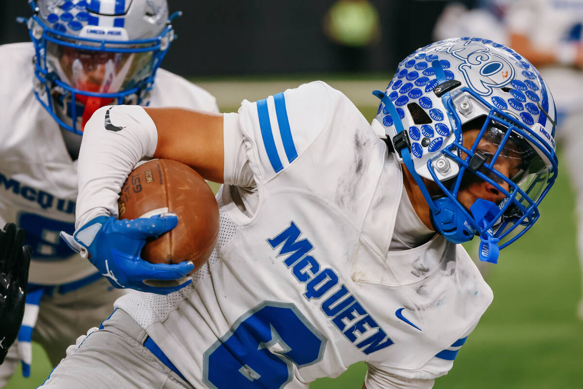 McQueen’s Gavin Carter (6) runs after intercepting the ball during the second half of th ...
