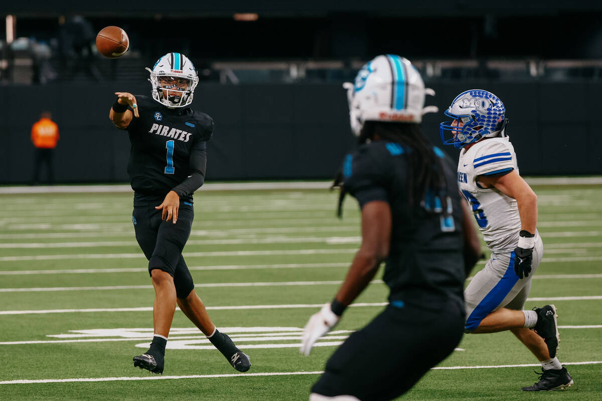 Sloan Canyon quarterback Cade Hoshino (1) passes to teammate Jermaine Wilson Jr. (4) during the ...