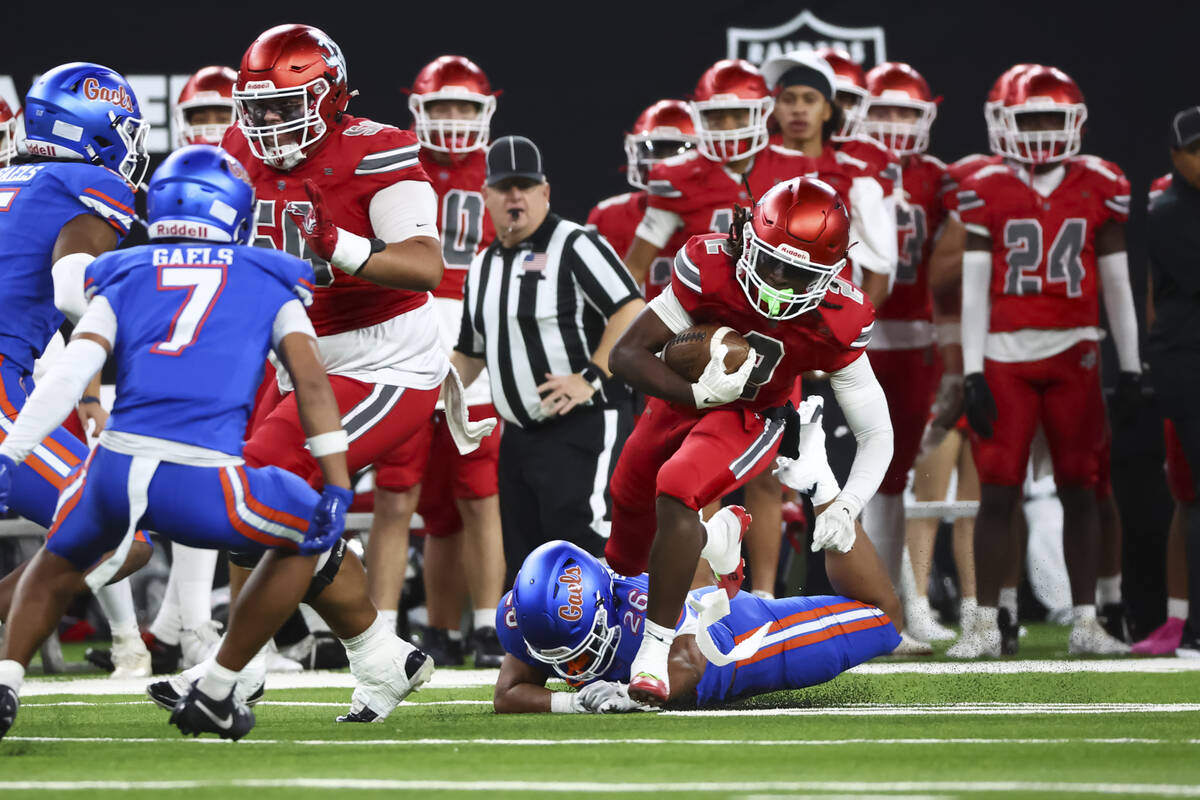 Arbor View’s Nylen Johnson (2) runs the ball past Bishop Gorman linebacker Jordan Lutu ( ...