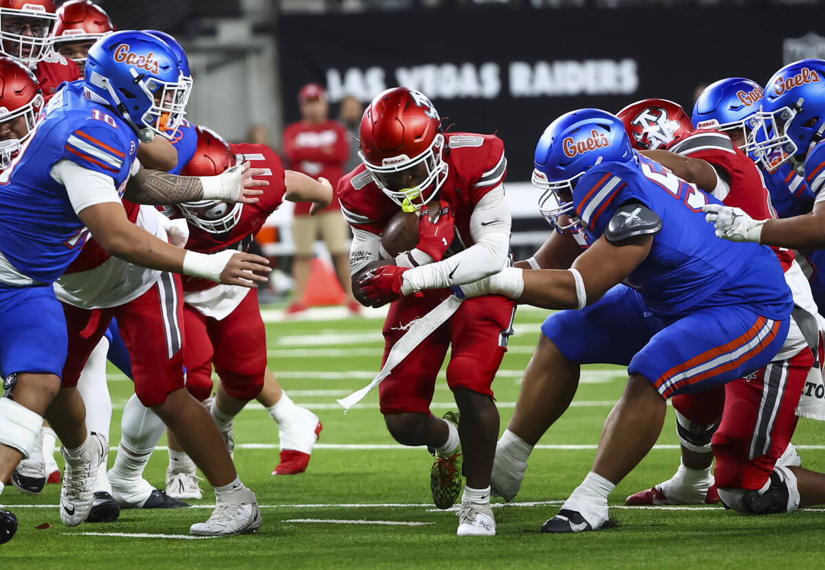Arbor View’s Kamareion Bell (0) runs the ball against Bishop Gorman during the second ha ...
