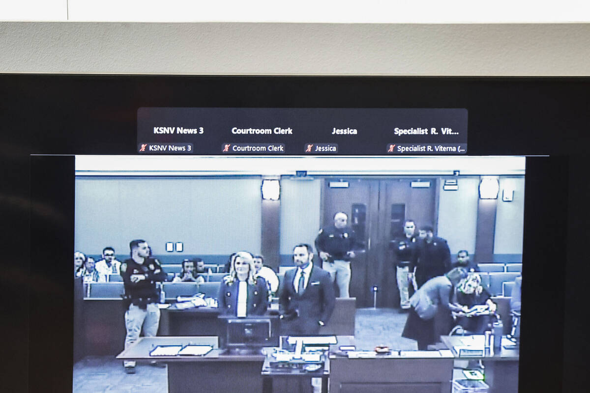 Henderson Councilwoman Carrie Cox, left, appears with defense attorney Josh Tomsheck at her arr ...