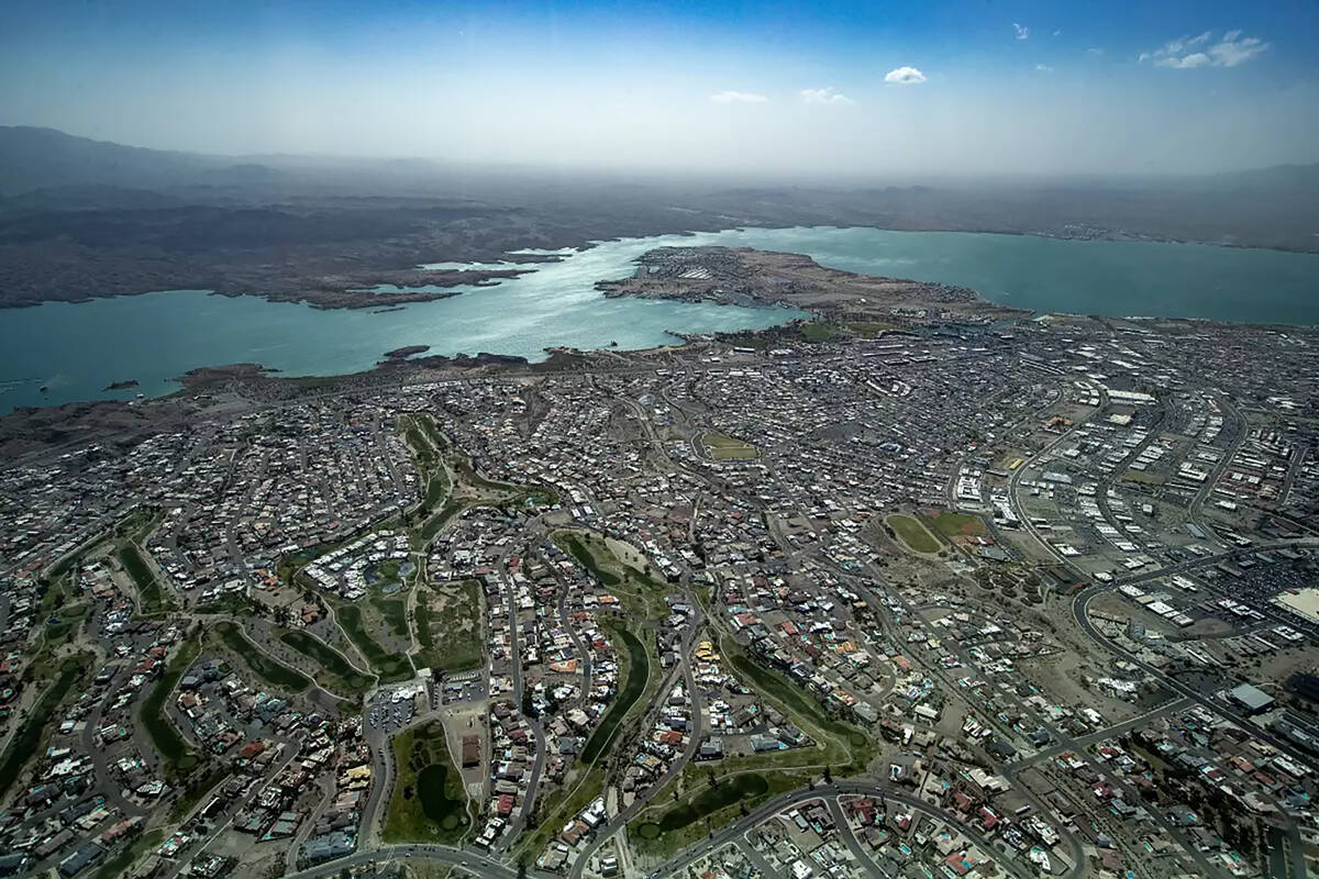 Lake Havasu City from above. (Brian van der Brug/Los Angeles Times/TNS)