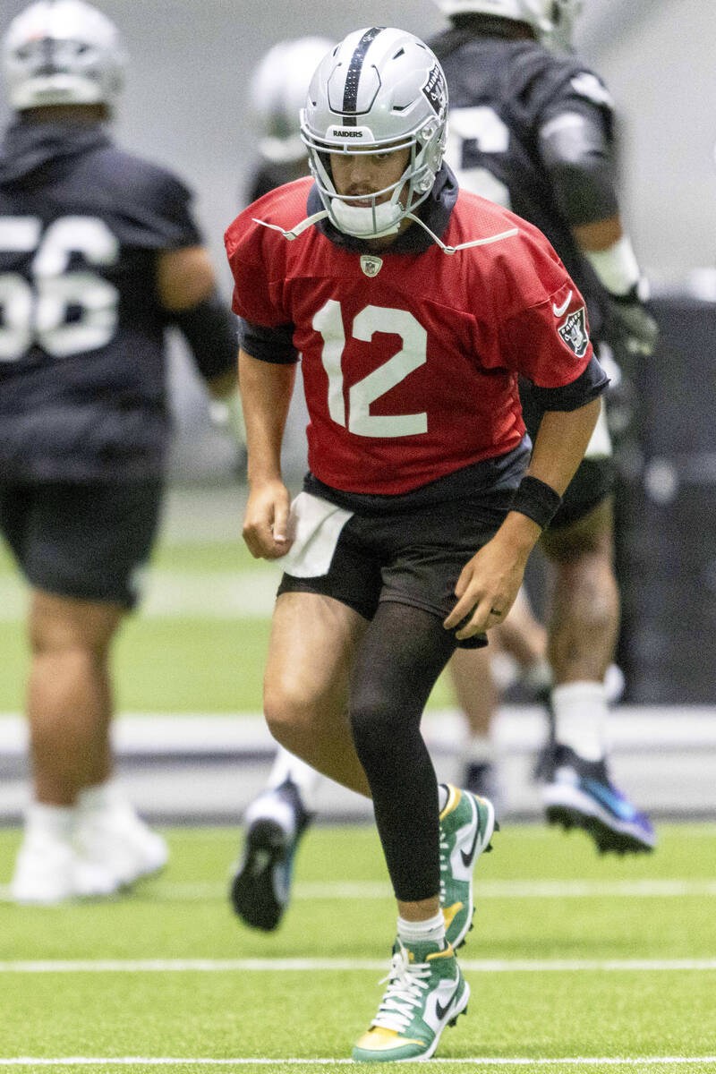 Raiders quarterback Aidan O'Connell (12) warms up during the team’s practice at the ...