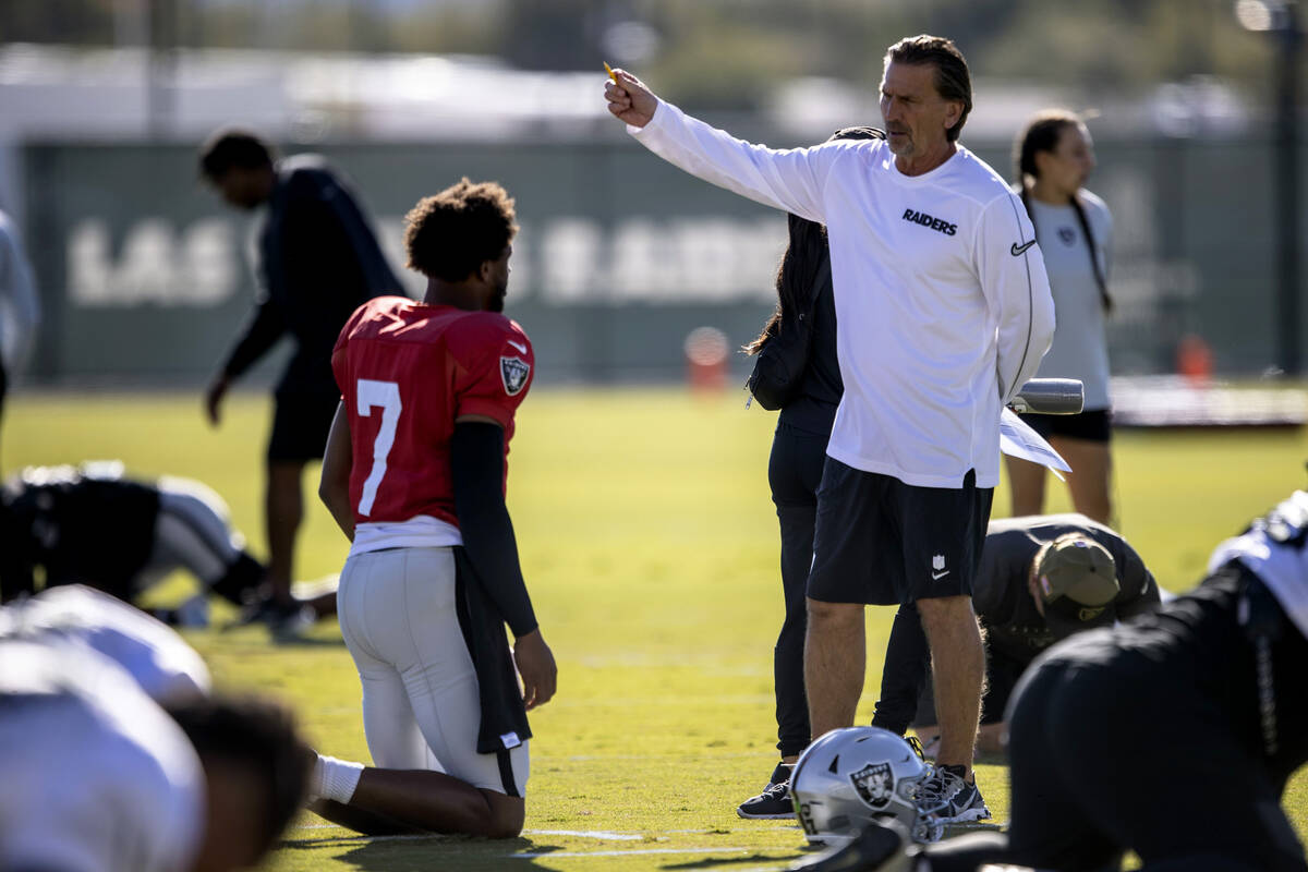 Raiders offensive coordinator Greg Olson meets with quarterback Geno Smith (7) during the team& ...