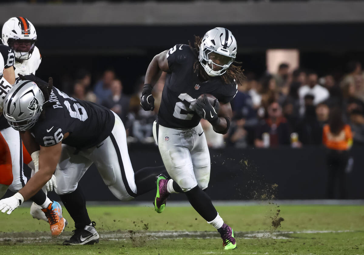 Raiders running back Ashton Jeanty (2) runs the ball against the Cleveland Browns during the se ...