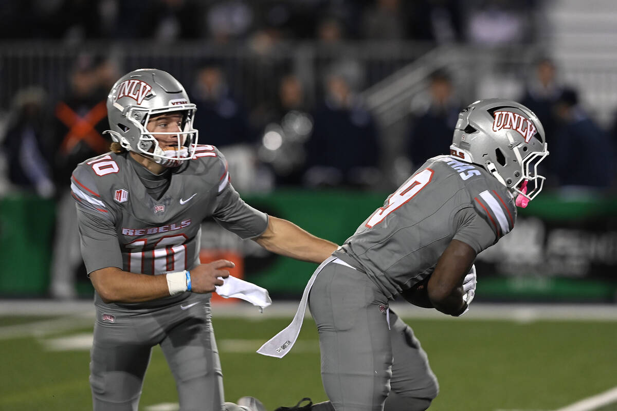 UNLV's Anthony Colandrea hands off the ball to Jai'Den during the second half of Saturday's gam ...