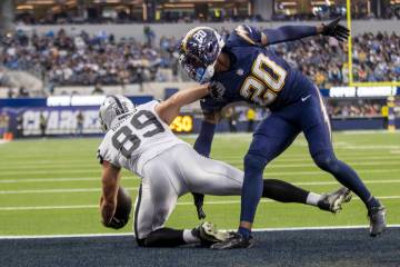 Raiders tight end Brock Bowers (89) makes a one-handed catch in the end zone over Los Angeles C ...