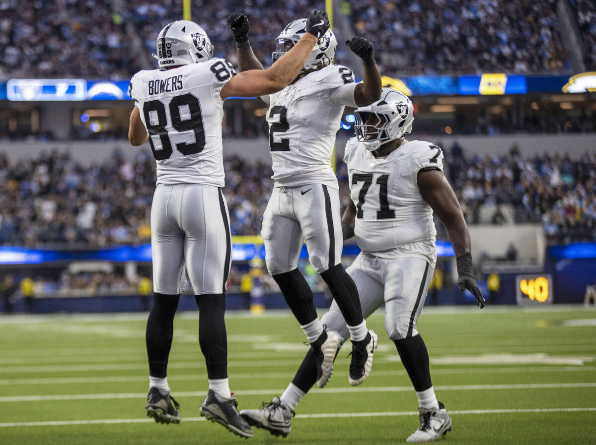 Raiders tight end Brock Bowers (89) celebrates his touchdown with running back Ashton Jeanty (2 ...