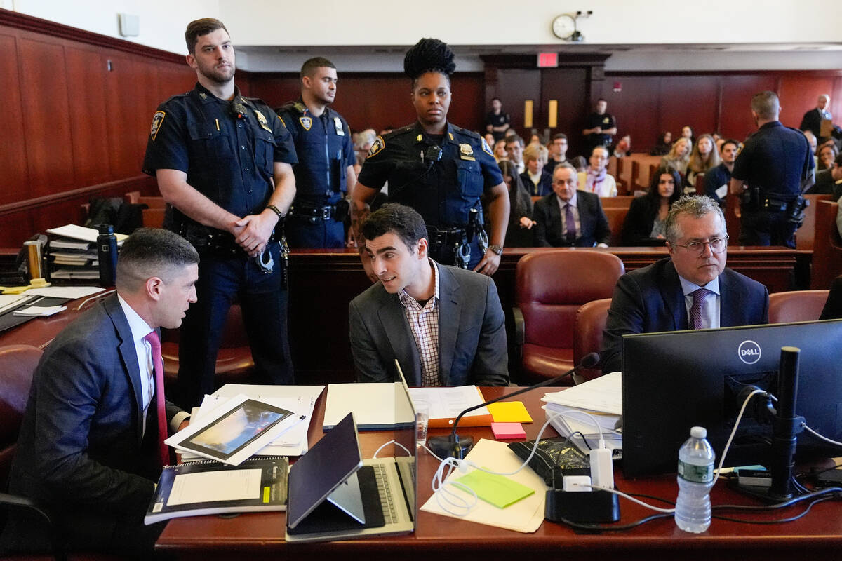 Luigi Mangione appears in Manhattan Criminal Court, Monday, Dec. 1, 2025, in New York. (AP Phot ...