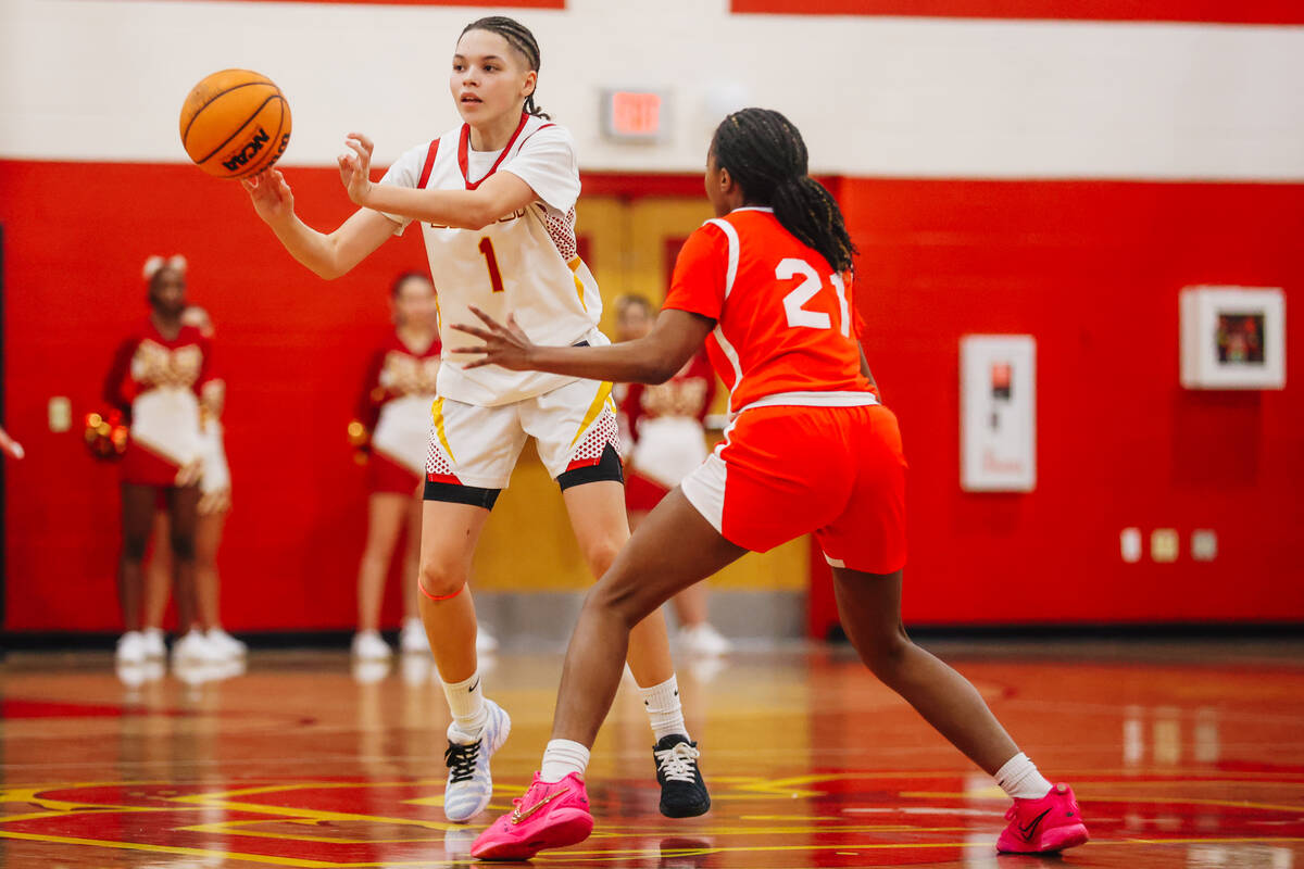 Del Sol guard Ricana Taylor (1) passes the ball during a high school basketball game between De ...