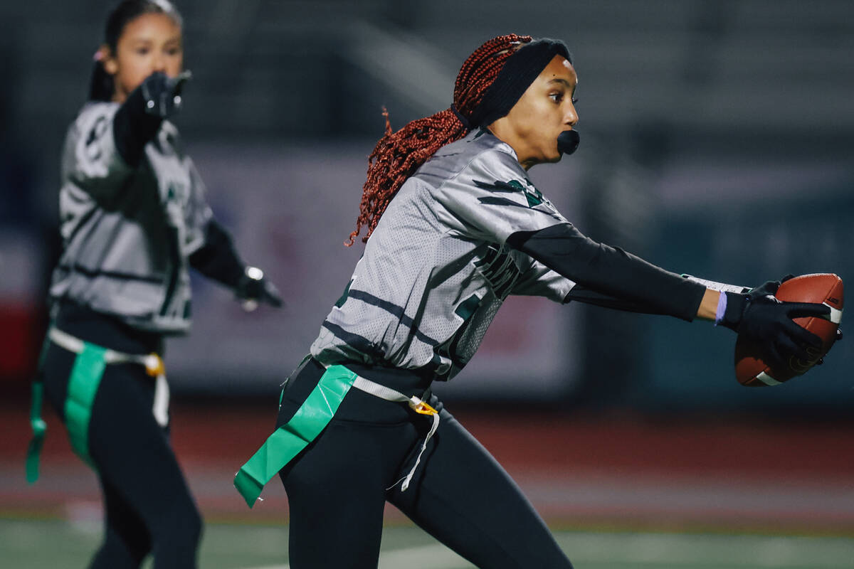 Palo Verde running back Zayla Robinson goes for a conversion during a high school flag football ...