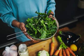 Nonstarchy vegetables like leafy greens add bulk to your diet with minimal calories. (Getty Images)