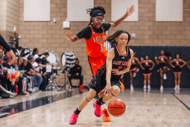 Loosee shooting guard Eloni Marshall (2) dribbles the ball as Mojave’s Jordyn Carroll gu ...