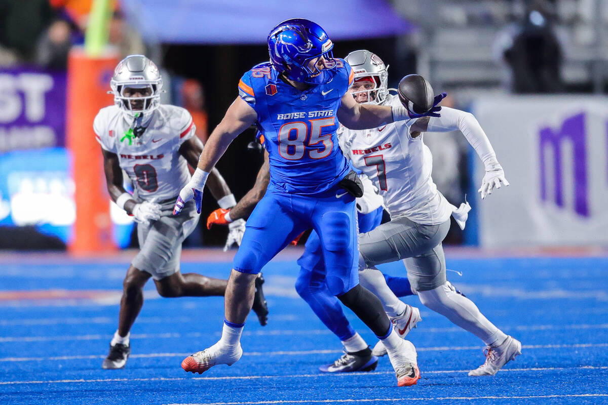 Boise State tight end Matt Lauter (85) pulls in the ball for a catch in front of UNLV defensive ...