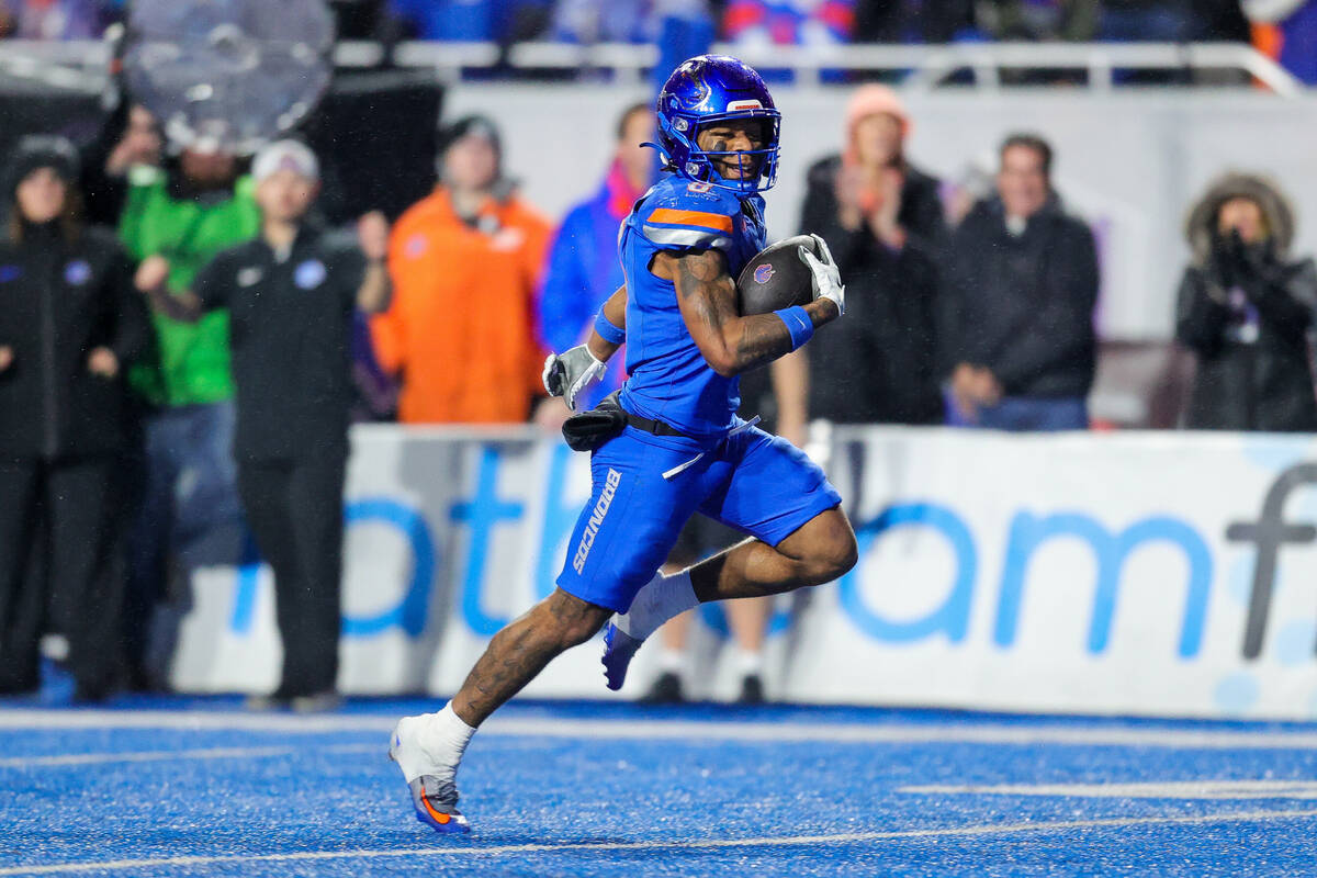 Boise State running back Malik Sherrod breaks away for a 39-yard touchdown reception against UN ...