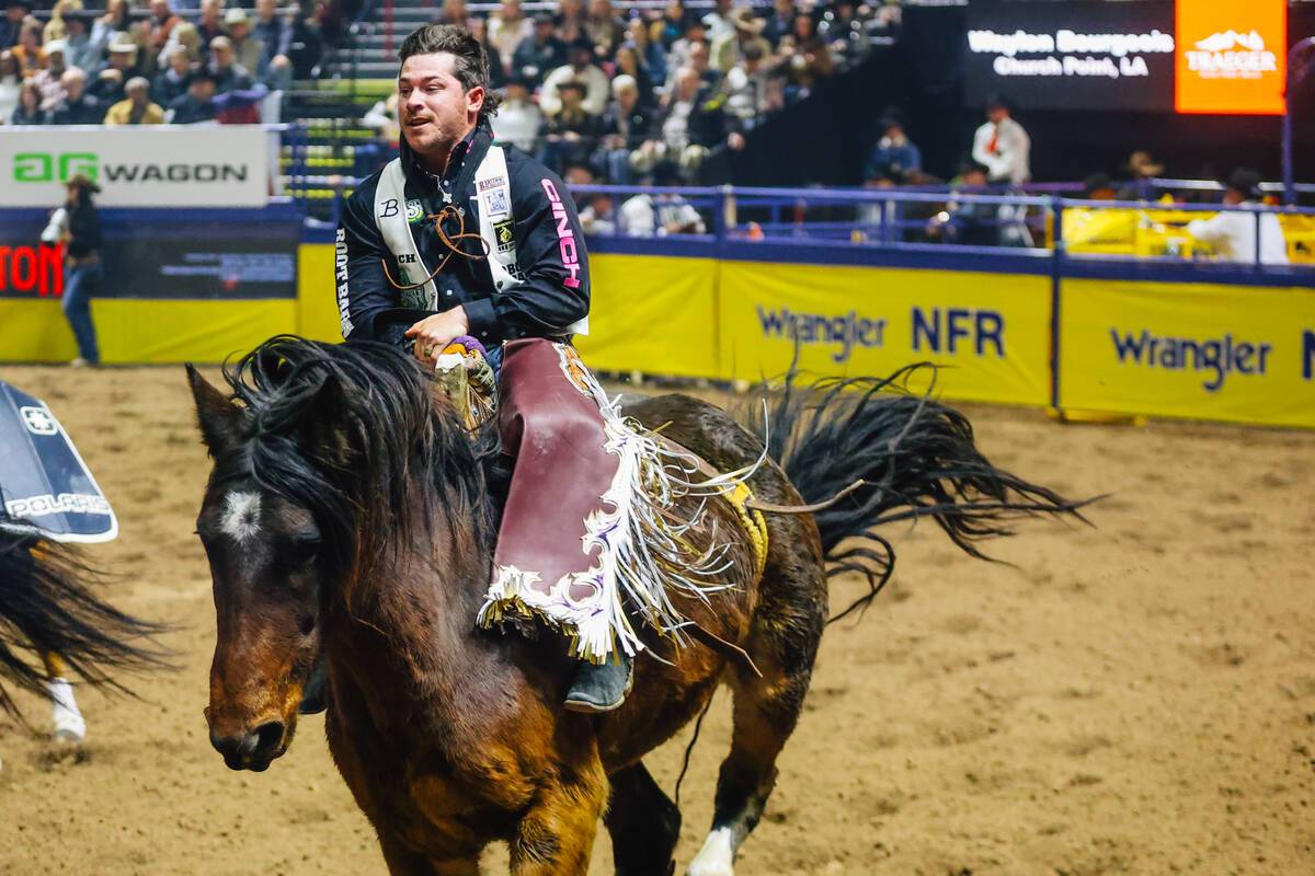 Rodeo Lead 2025 NFR: Will Lummus, Tucker Allen lead steer wrestling after wins ...
