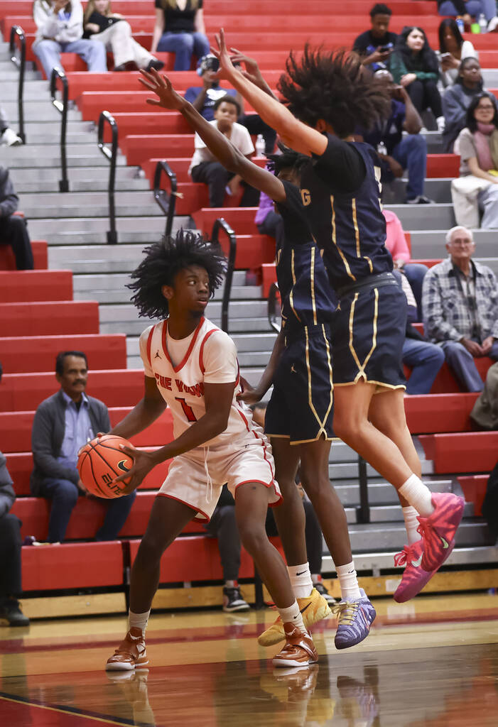 Arbor View guard Elijah Pierce (1) looks to pass the ball under pressure from Spring Valley gua ...