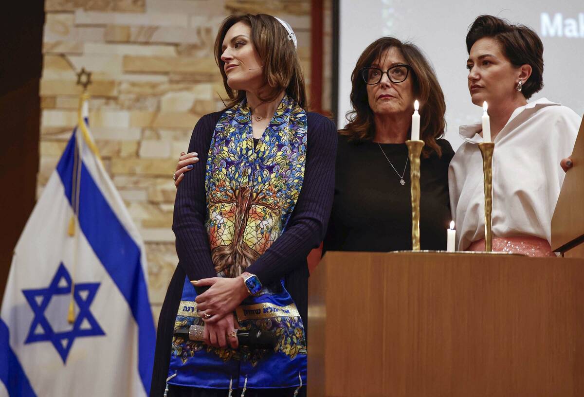 Rabbi-Cantor Jessica Hutchings, left, mother Elaine Entin and sister Alana Weinberg listen to a ...