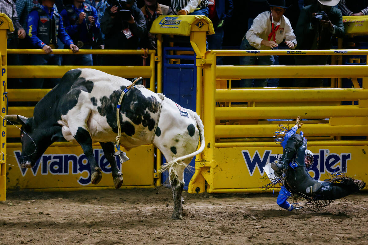 Stetson Dell Wright falls off of Big Rich’s Dinner For Two while competing in bull ridin ...