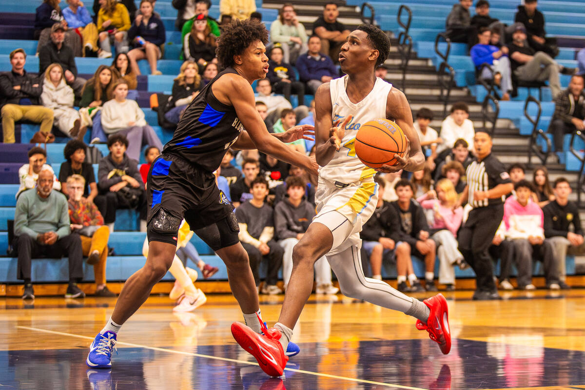 Foothill forward Clinton Ezugha (14) drives to the hoop during a basketball game between Democr ...