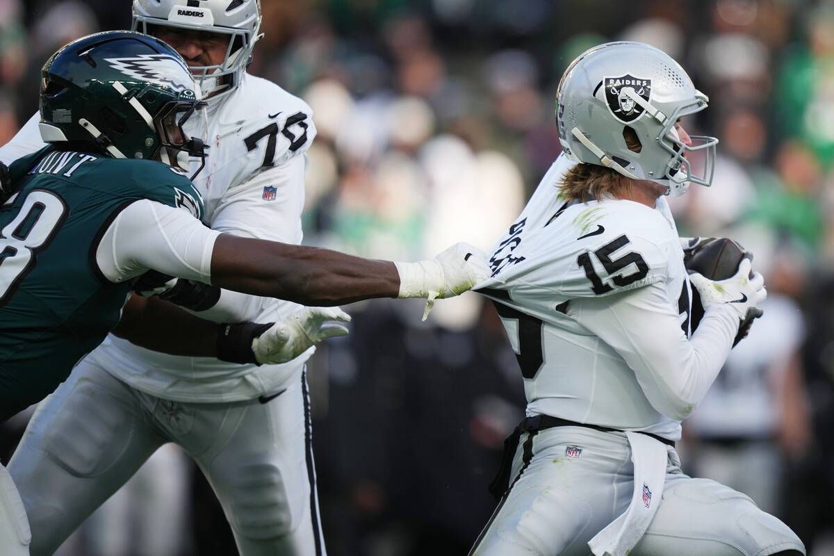 Philadelphia Eagles linebacker Jalyx Hunt (58) grabs Las Vegas Raiders quarterback Kenny Picket ...