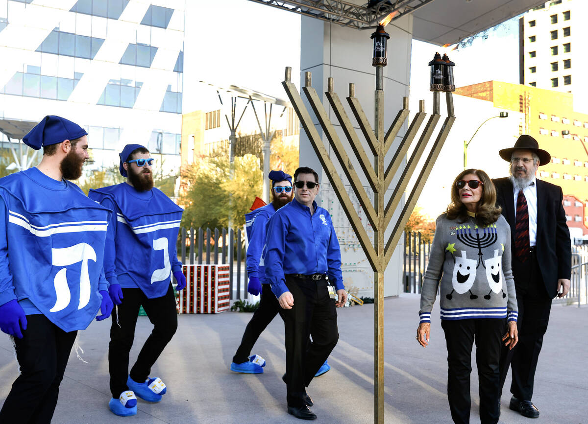 Las Vegas Mayor Shelley Berkley and Rabbi Shea Harlig, right, of Chabad of Southern Nevada, par ...