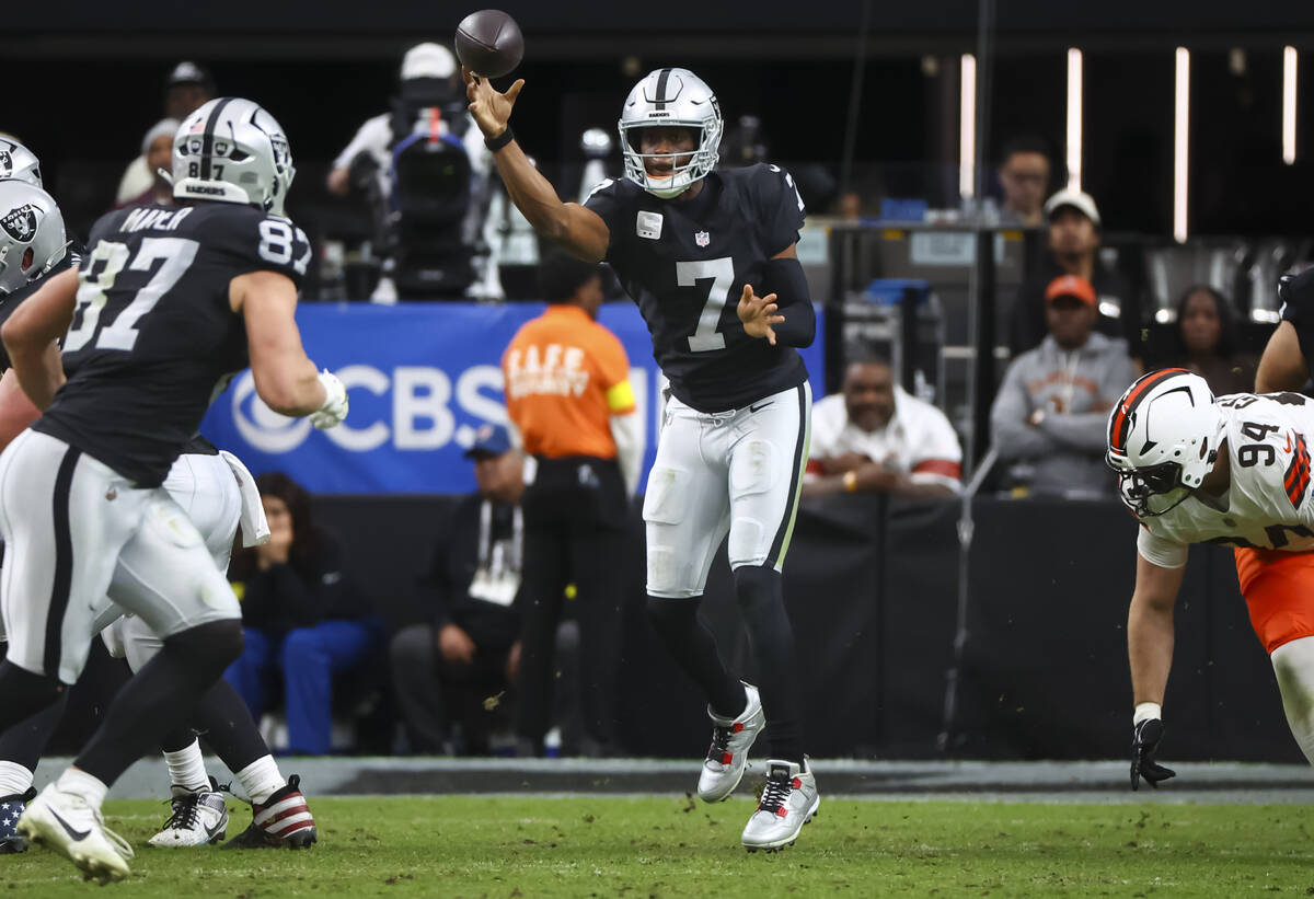 Raiders quarterback Geno Smith (7) throws a pass during the first half of an NFL game against t ...